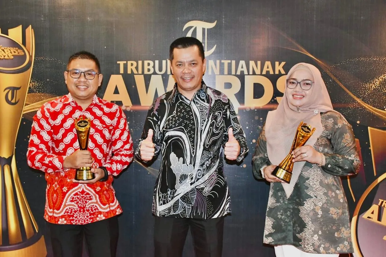 Disdukcapil Kayong Utara Raih Penghargaan Tribun Award 2025 Lewat Inovasi SIMADU KURMA