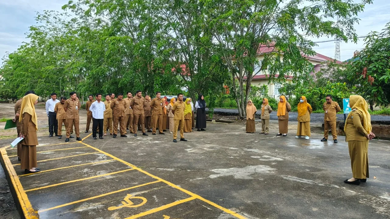 Apel Senin Pagi Dinas Dukcapil Kayong Utara dengan Tema Penilaian Zona Integritas