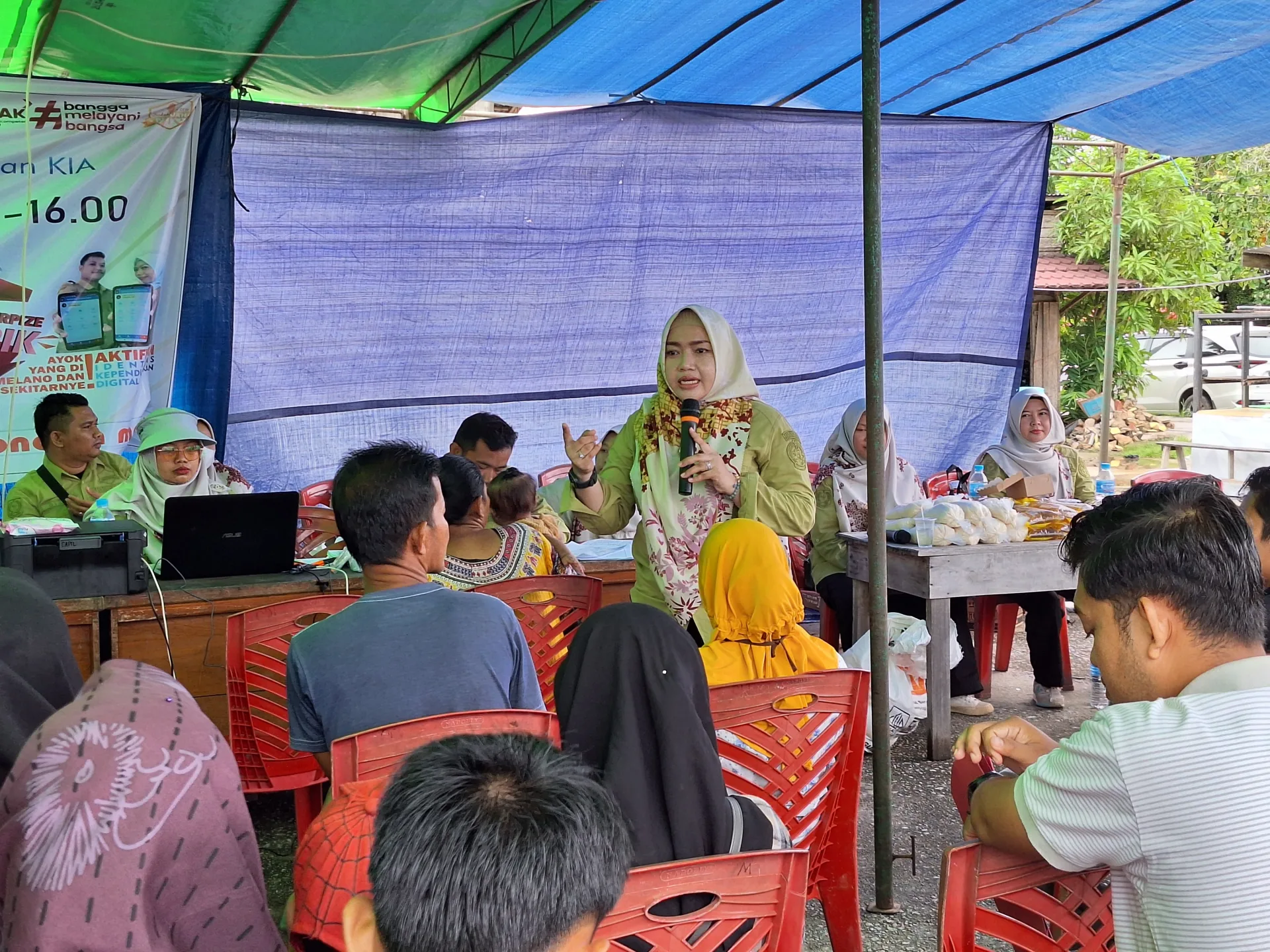Jebol Pekan Ceria Disdukcapil Kayong Utara di Pasar Teluk Melano