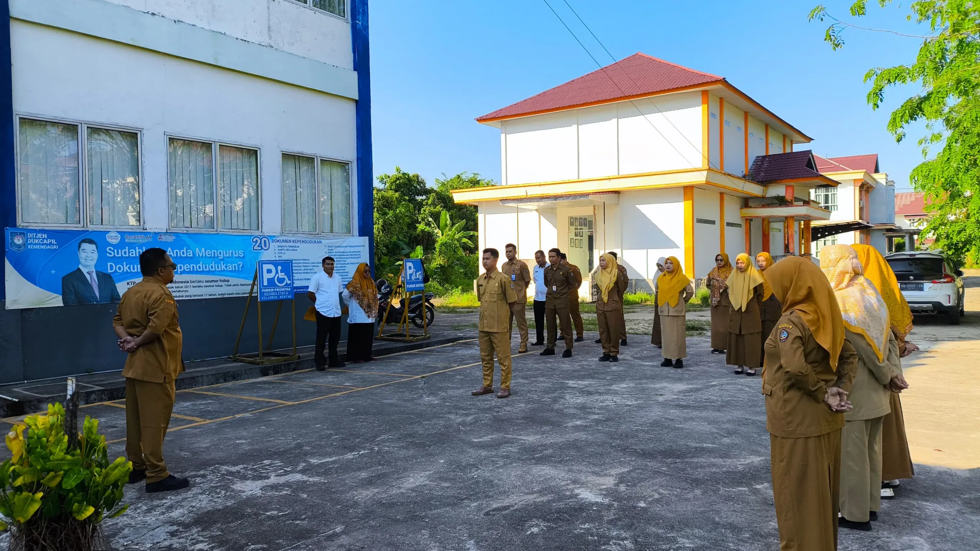 Dinas Dukcapil Kayong Utara Gelar Apel Pagi, Kabid PIAK Sampaikan Amanat Terkait Rencana Penerapan SMKI
