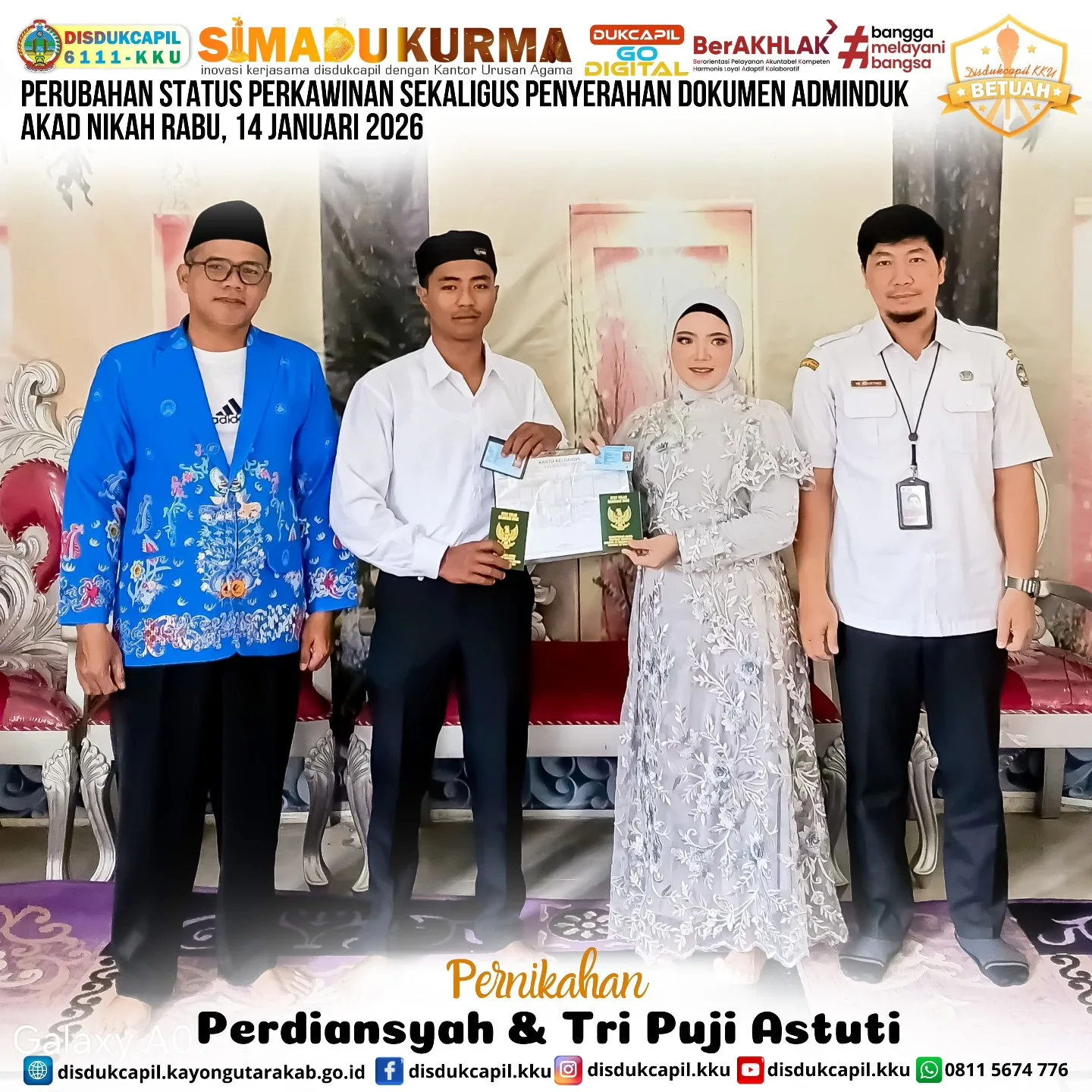 Percepatan Layanan Adminduk, Disdukcapil Kayong Utara Serahkan Dokumen Kependudukan Usai Akad Nikah