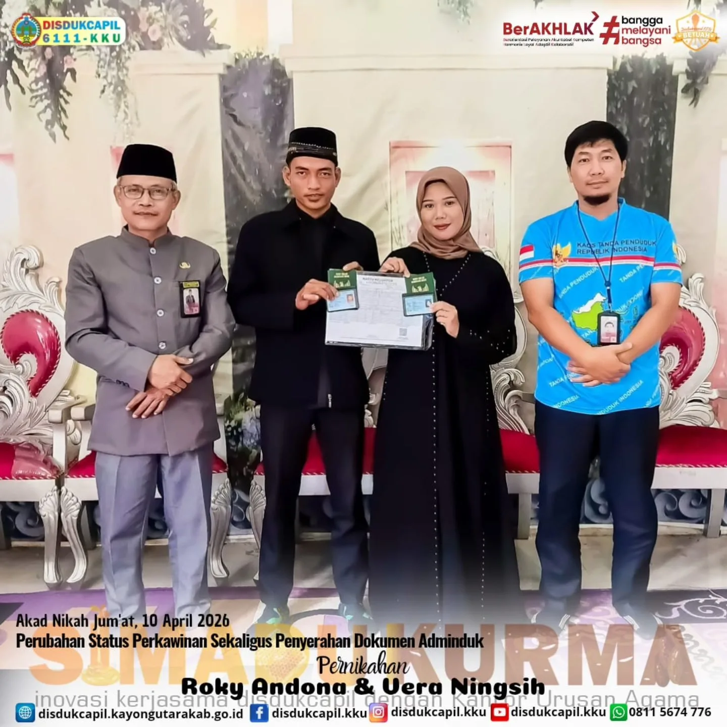 Disdukcapil dan KUA Kayong Utara Serahkan Dokumen Adminduk Pasangan Rocky Andona & Vera Ningsih