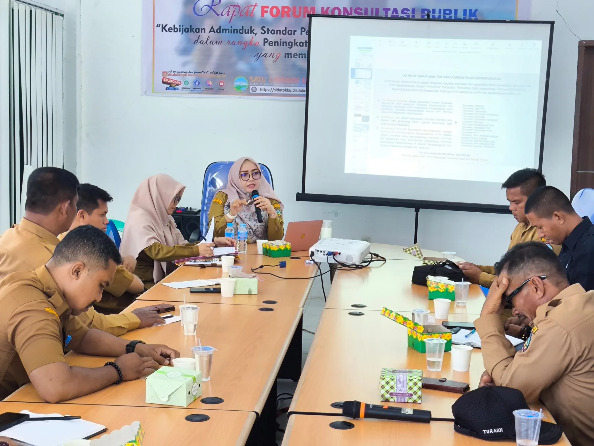 Rapat Koordinasi Kebijakan Administrasi Kependudukan Bersama Seluruh Kepala Desa se-Kayong Utara