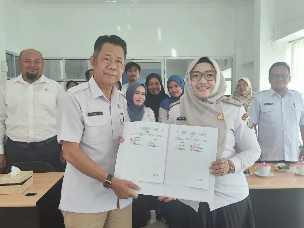 Penandatanganan PKS antara Disdukcapil KKU dan DPMPTSP KKU, Dorong Kemudahan Verifikasi Data Perizinan Usaha