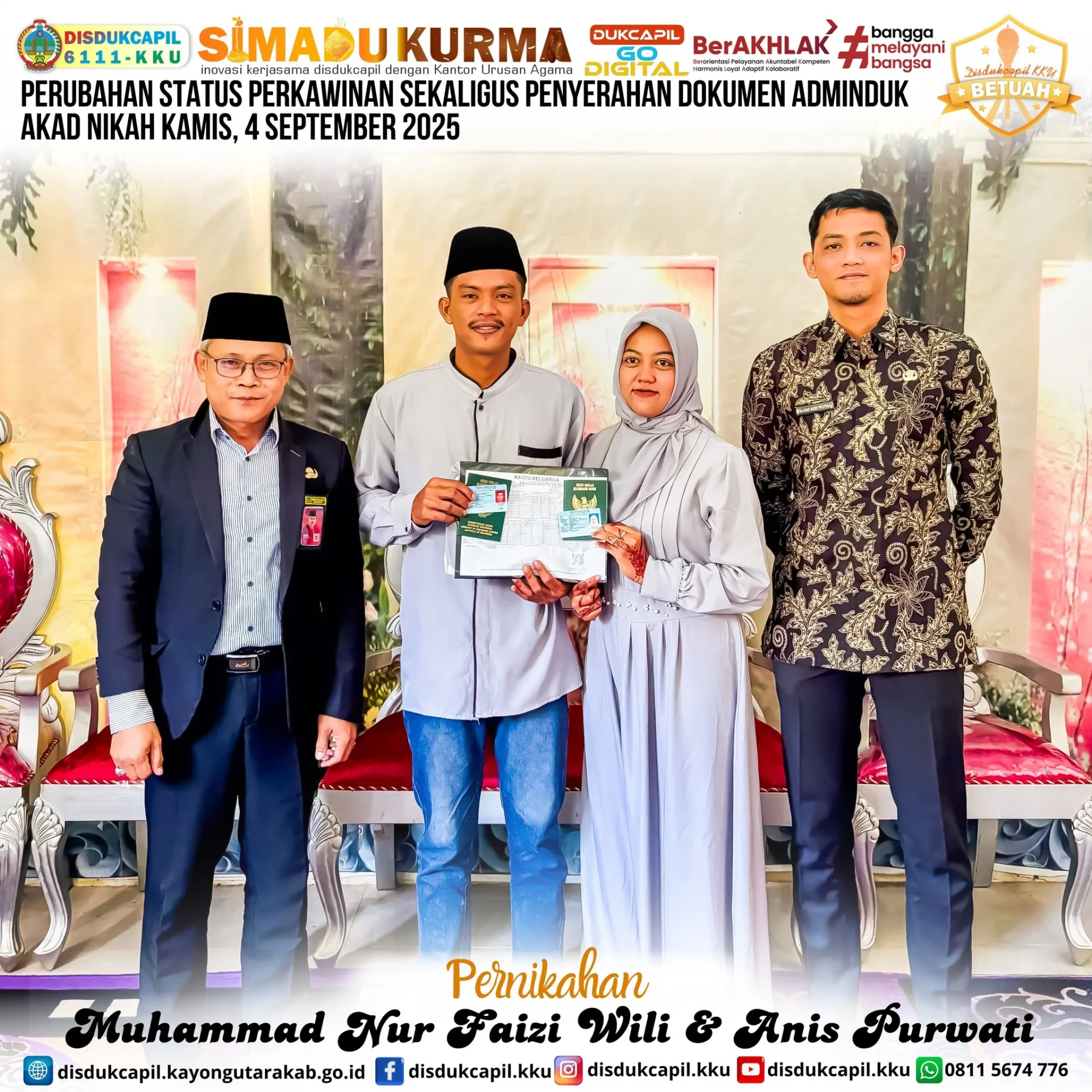 Disdukcapil dan KUA Kayong Utara Serahkan Dokumen Adminduk Pasangan Muhammad Nur Faizi Wili & Anis Purwati